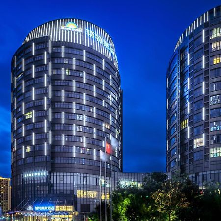 Days Hotel Suzhou Suzhou  Bagian luar foto